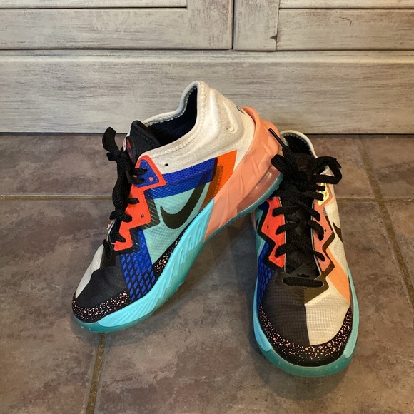 Nike LeBron James Tune Squad Shoes - Picture 3 of 9